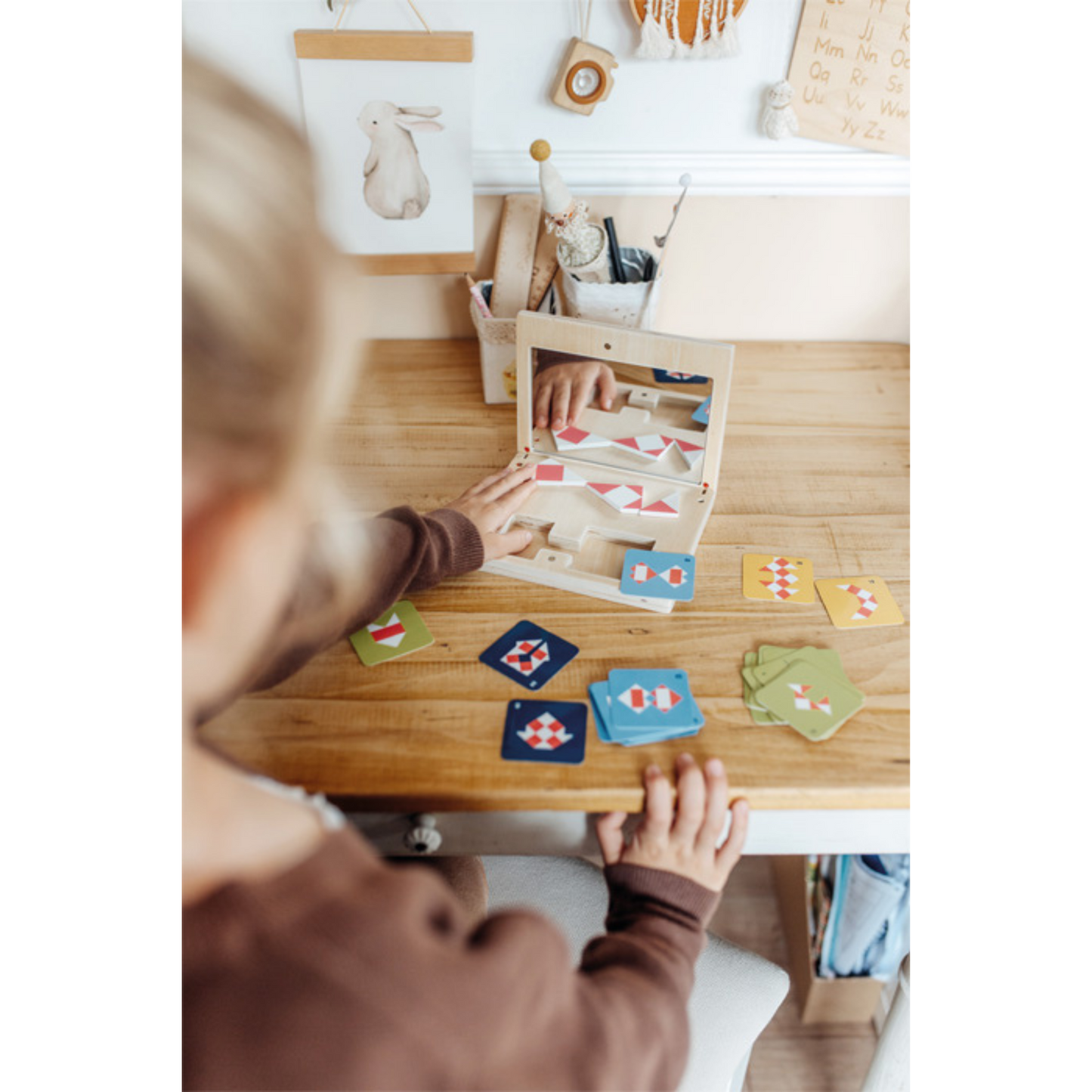 Joc de simetrie cu oglinda, Small Foot