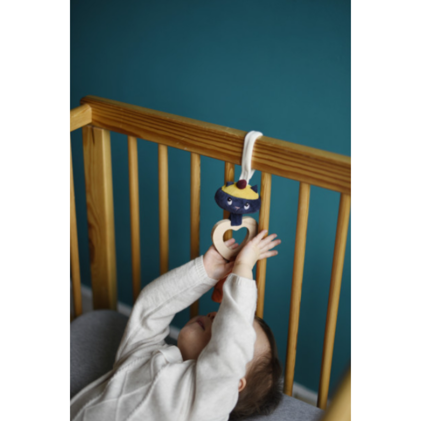 Jucarie senzoriala pentru bebelusi, in forma de pisica, Ebulobo