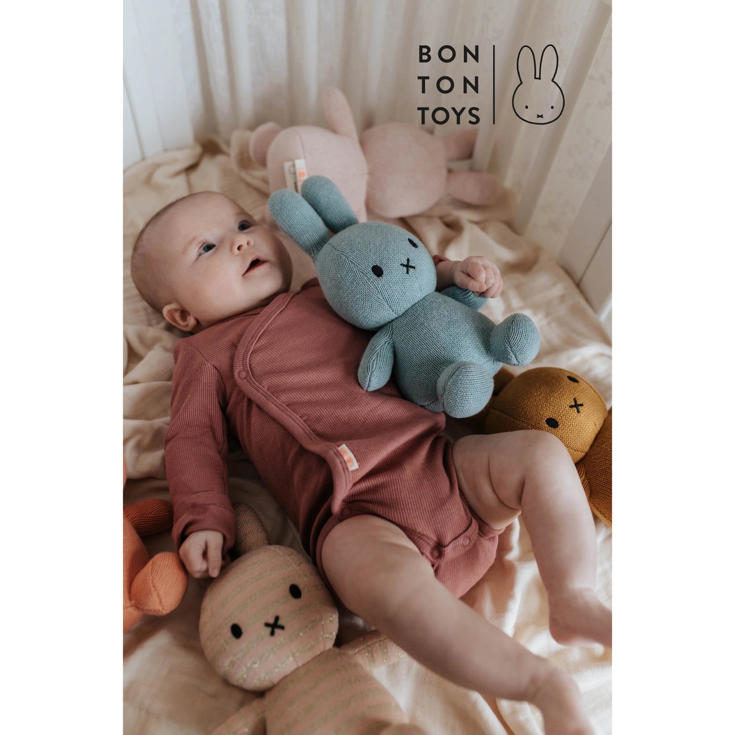 Iepuras Miffy Sitting din muselina, Biscuit, Jucarie handmade, Bon Ton Toys